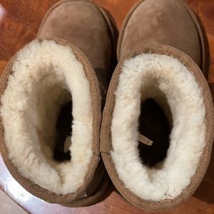 Girl’s size 3 UGG boots.
